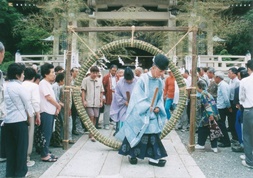 沼名前神社　大祓式（茅の輪くぐり）