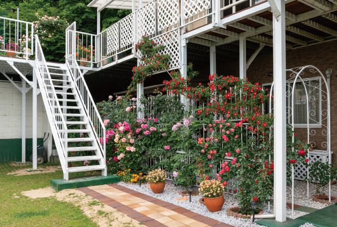 UEMOTO TENNIS SCHOOL & ROSE GARDEN