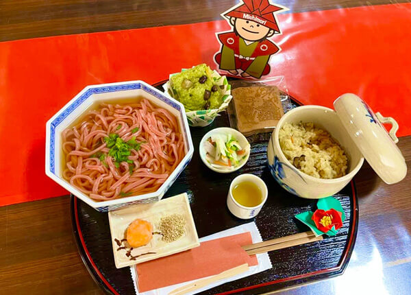 自然の中でリフレッシュ！神勝寺と福山の新名物「赤いうどん」を楽しむドライブコース